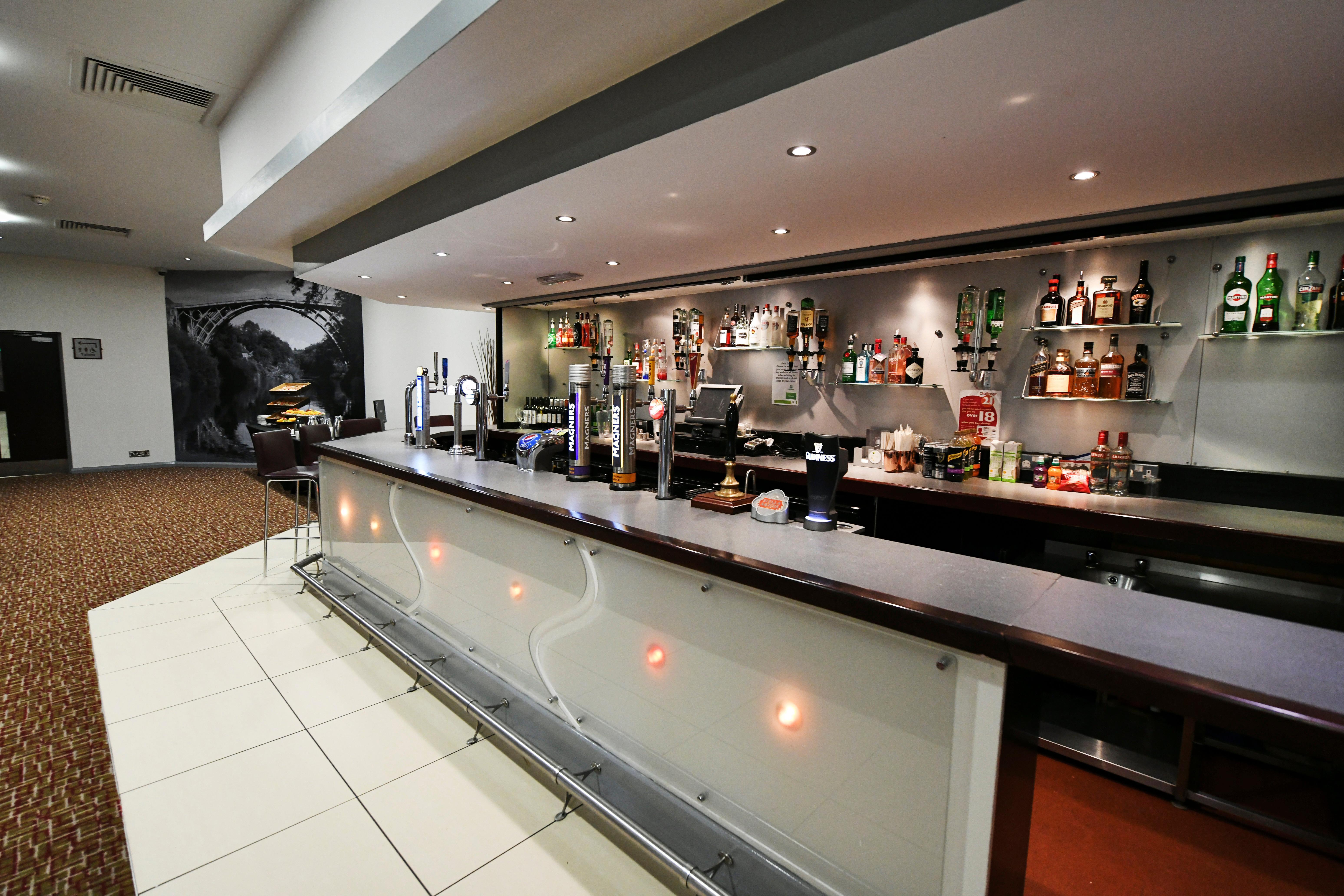Holiday Inn Telford Ironbridge By Ihg Exterior foto